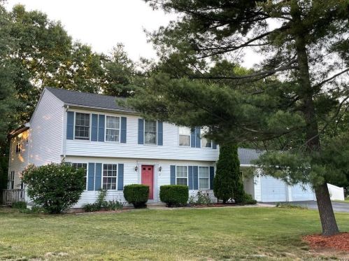 21 Acorn Dr, Windsor Locks, CT 06096-1224