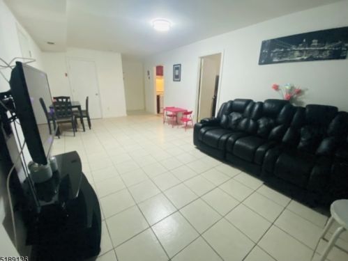 250 College Dr, Edison NJ  08817-5996 exterior