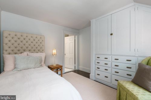 91 Edgerstoune Rd, Princeton NJ 08540-6746 exterior