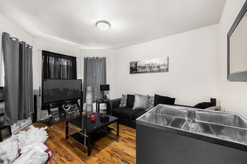 4240 Gladys Ave, Chicago, IL 60624-2617