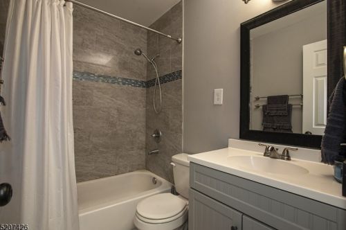 8 White Meadow Rd, Rockaway NJ  07866-1903 exterior