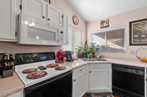 13008 38 Ave, Phoenix AZ 85053-4502 exterior