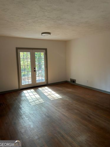 387 Hammond Dr, Atlanta GA  30328-5049 exterior