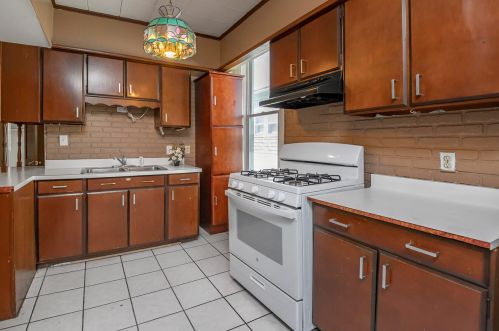 1113 Madison St, Milwaukee WI 53204-2218 exterior