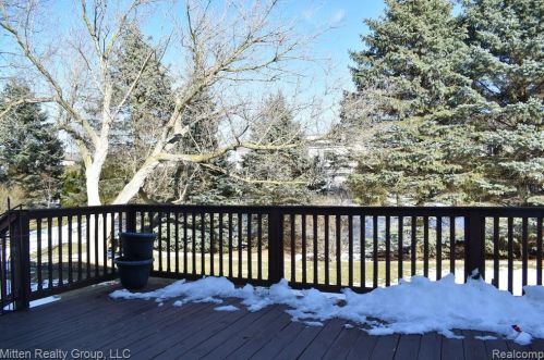 5300 Riverwalk Trl, Commerce Township MI 48382-2842 exterior