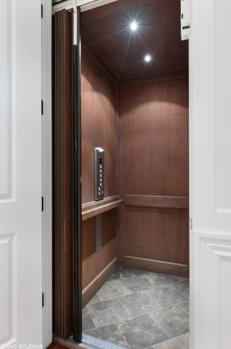 716 Schubert Ave, Chicago IL 60614-1247 exterior