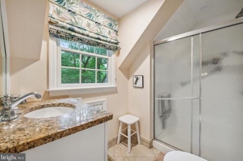 34 Long Dr, Trenton NJ 08648-2714 exterior