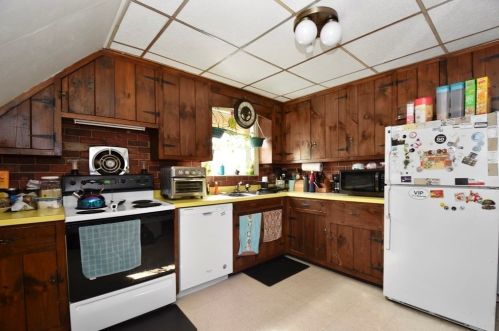 11 Chadwick St, Worcester MA 01605-1236 exterior