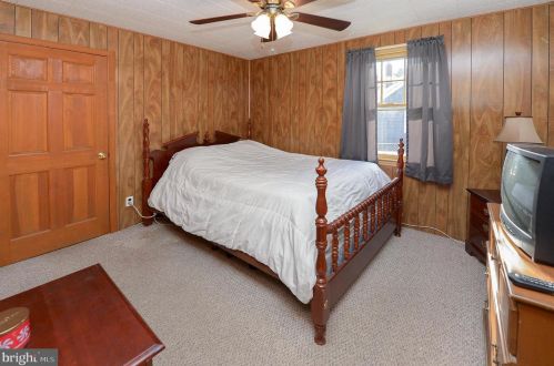 300 Holly Ave, Camden NJ 08107-1022 exterior