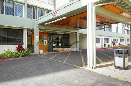 5210 Likini St, Honolulu HI  96818-3034 exterior