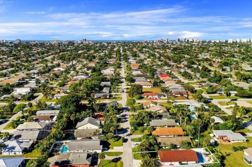 827 102 Ave, Naples FL 34108-3214 exterior