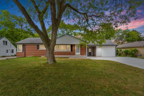 4320 47th St, Milwaukee, WI 53220-3613