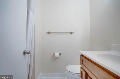 617 Azalea Dr, Rockville MD 20850-2010 exterior