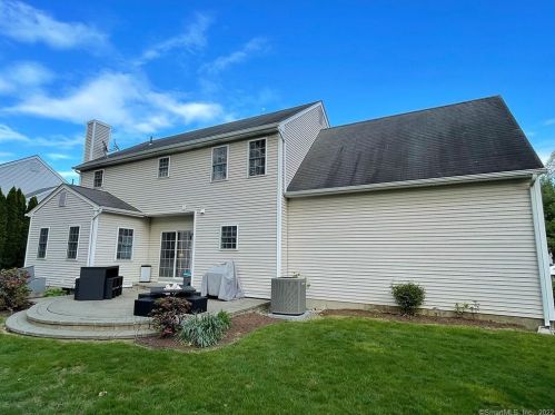 96 Juniper Dr, Milford CT 06461-9118 exterior