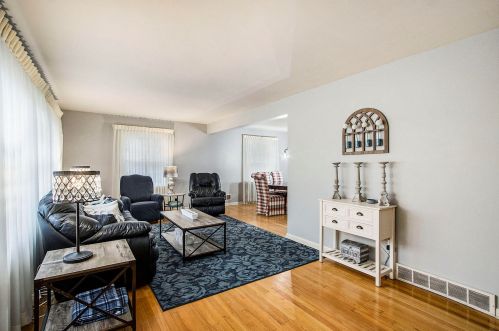 223 Barberry Ave, Kalamazoo MI 49002-6205 exterior