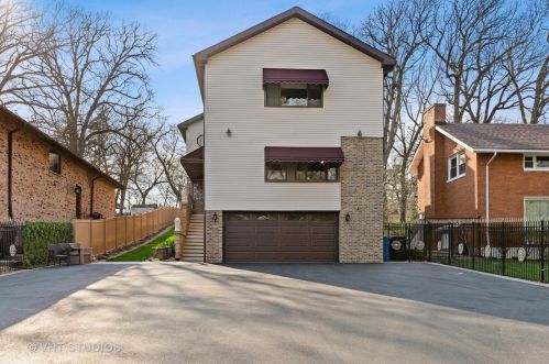 11654 Longwood Dr, Chicago, IL 60643-4843