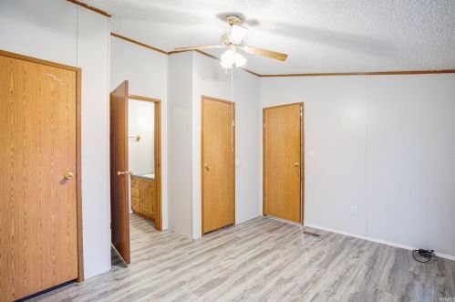 921 4 St, Mishawaka IN 46544-2703 exterior