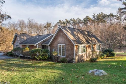 45 Cutlass Rd, Kinnelon NJ  07405-2921 exterior