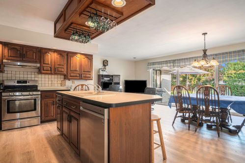 652 Ruddiman Dr, Meskegon MI 49445-2867 exterior