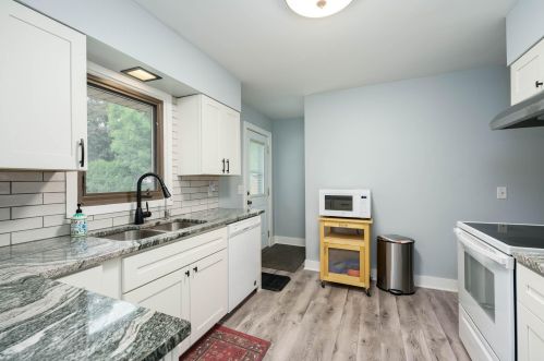 2019 Bloomfield Ave, Kalamazoo MI 49001-5212 exterior