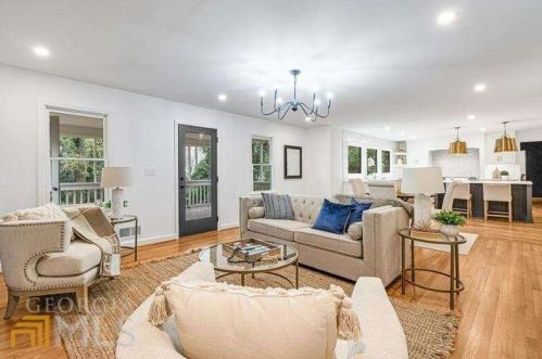 6160 Heards Creek Dr, Atlanta GA  30328-3635 exterior