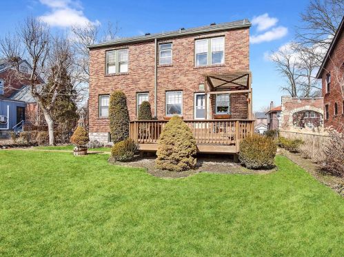 7442 Cromwell Dr, Saint Louis MO 63105-2919 exterior