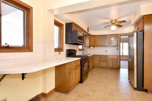 6696 Olympia Ave, Chicago IL 60631-1518 exterior