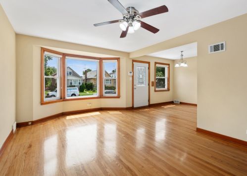 4844 Waveland Ave, Chicago, IL 60641-3516