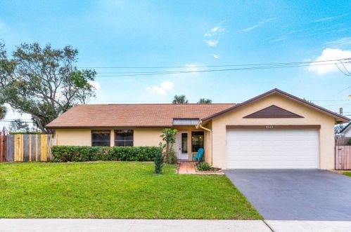 9135 Bedford Dr, Boca Raton FL  33434-5512 exterior