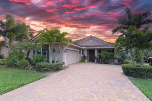 2660 Conifer Dr, Fort Pierce FL  34951-2940 exterior