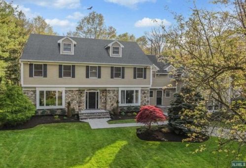 9 Old County Ct, Demarest, NJ 07627-1117