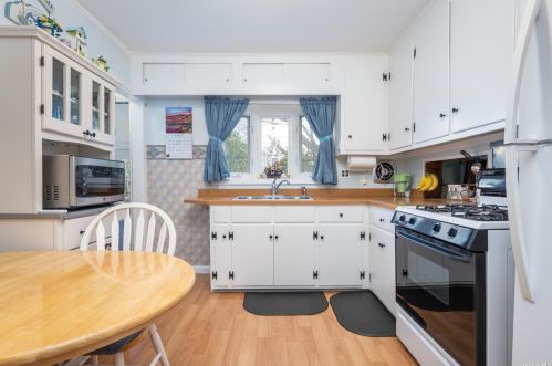 991 Kahle St, Bohemia NY 11716-2104 exterior