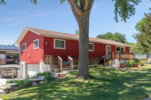 2543 3rd St, Saint Paul, MN 55109-2433