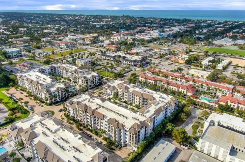 1035 3rd Ave, Naples FL 34102-5813 exterior