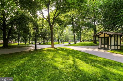 241 6th St, Philadelphia PA  19106-3723 exterior