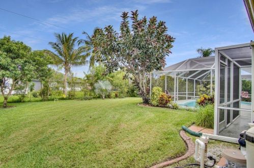 241 Dalton Cir, Fort Pierce FL 34953-5846 exterior