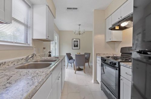 6913 Colony Loop Dr, Austin TX 78724-3751 exterior