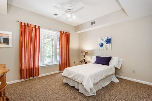 4 Ashford Ct, Farmington CT 06032-1531 exterior