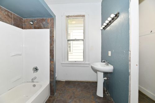 2363 7 St, Milwaukee WI 53212-3227 exterior