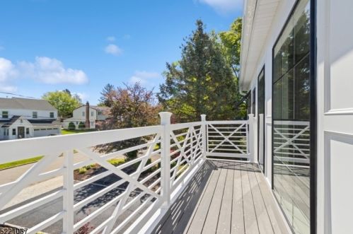 19 Grant Ave, East Hanover NJ  07936-2950 exterior