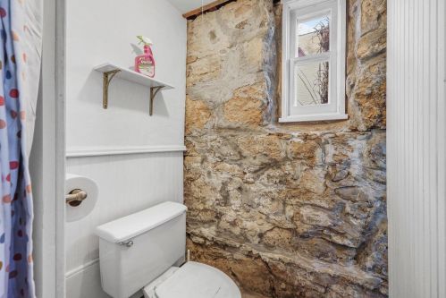 945 Jenifer St, Madison WI  53703-3521 exterior