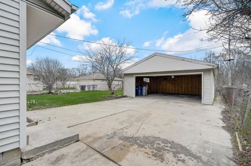 6508 51, Milwaukee WI 53223-6010 exterior