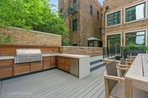 1449 Astor St, Chicago IL 60610-1608 exterior