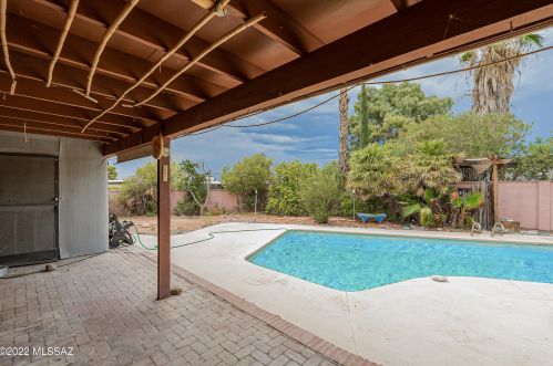 9151 Deer Trl Cir, Tucson AZ 85710-8034 exterior