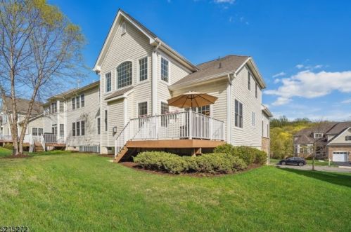 31 Baxter Ln, Town Center NJ 07052-1430 exterior