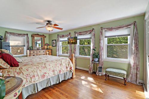 6304 Peterson Ave, Chicago IL 60646-4619 exterior