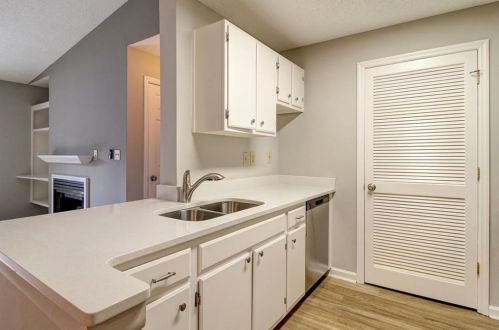 629 Granville Ct, Atlanta GA 30328-3445 exterior