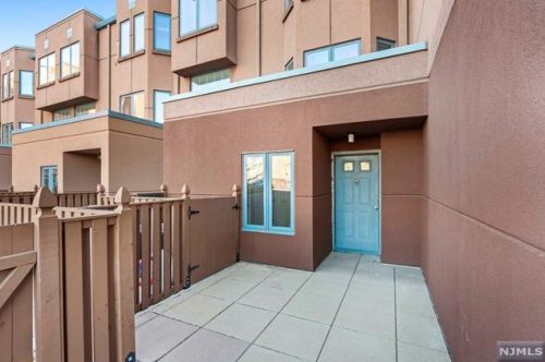 313 Thornton Ct, Edgewater, NJ 07020-1615