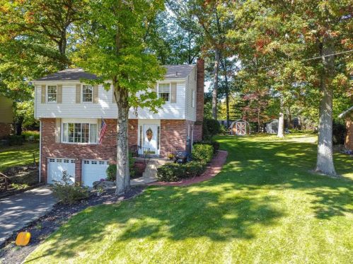 8175 Roosevelt Blvd, Pittsburgh, PA 15237-4441