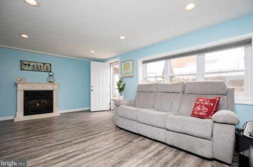 11023 Academy Rd, Philadelphia PA 19154-3301 exterior